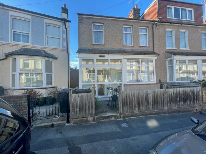 Houses for sale & to rent in DA11 8BA, Colyer Road, Northfleet South