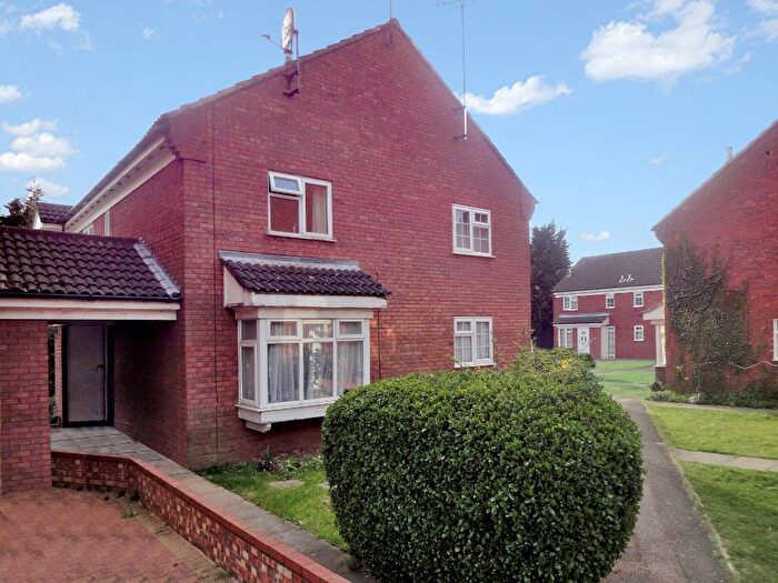 2 Bedroom Cluster House To Rent In Howard Close, Luton, LU3