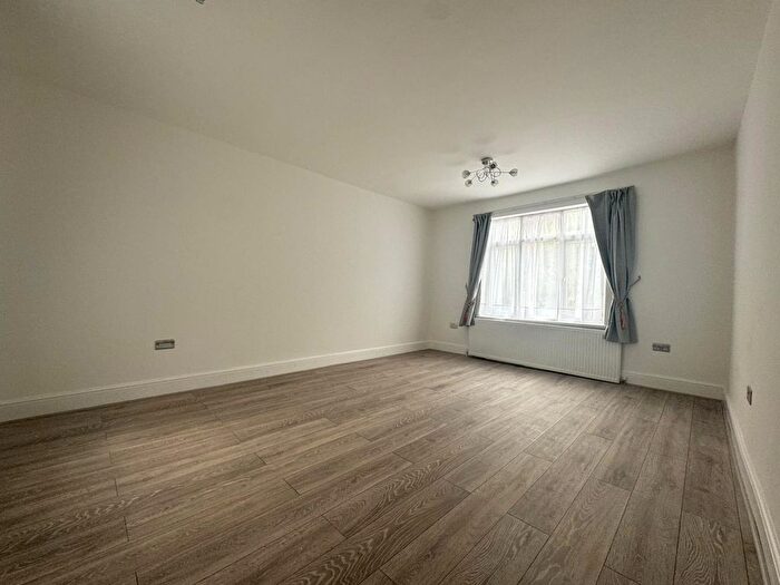 3 Bedroom Flat To Rent In Barking, IG11