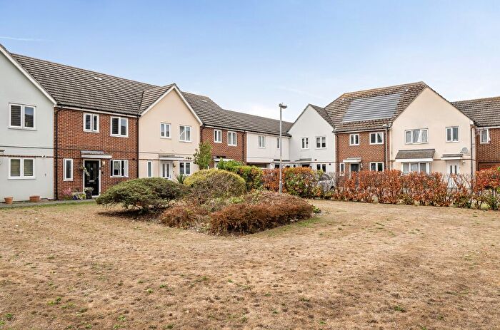 2 Bedroom Flat For Sale In West Molesey, KT8