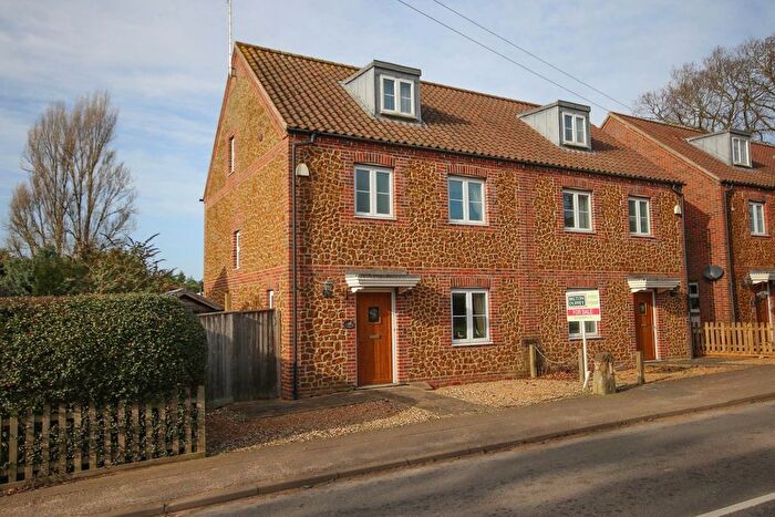 4 Bedroom Semi-Detached House For Sale In Lynn Road, Snettisham, King's Lynn, PE31