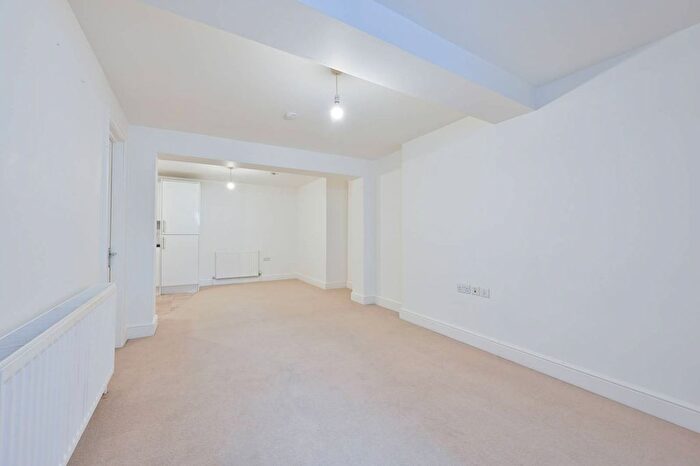 1 Bedroom Flat To Rent In St Albans Road, Watford, WD17