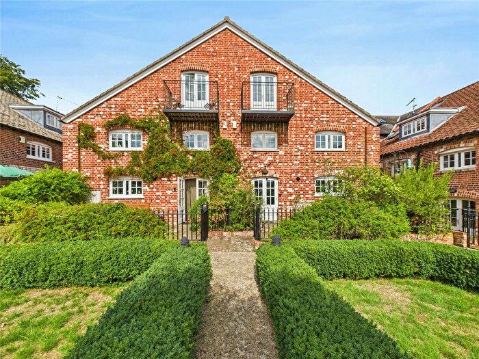 4 Bedroom Semi-detached House For Sale In Crown Place, Woodbridge, Suffolk, IP12