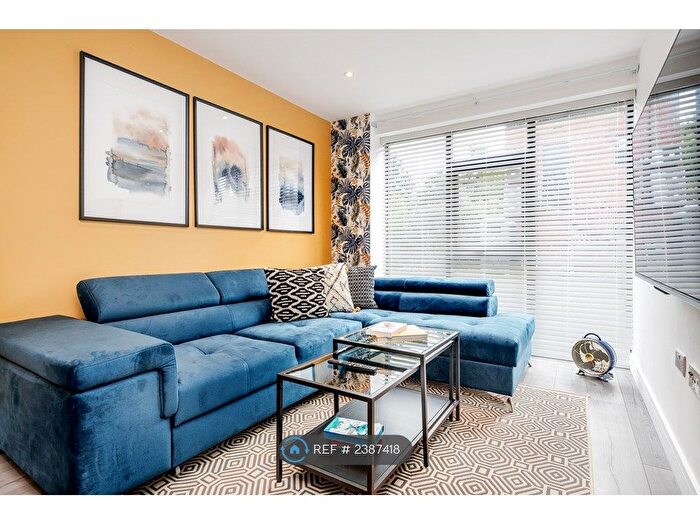 2 Bedroom Flat To Rent In Walker Avenue, Wolverton Mill, Milton Keynes, MK12