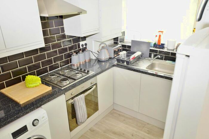 1 Bedroom Flat To Rent In Cranbrook Road, Ilford, Essex, IG1