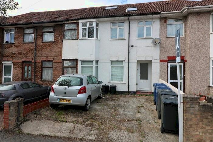 2 Bedroom Flat To Rent In Carlisle Avenue, East Acton, W3