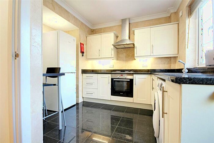3 Bedroom Flat To Rent In Bowes Road, London, N11