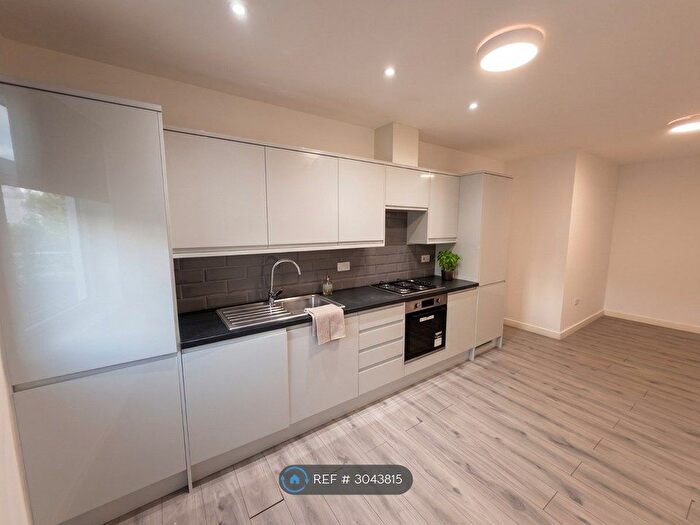 2 Bedroom Flat To Rent In Witham Road, London, W13