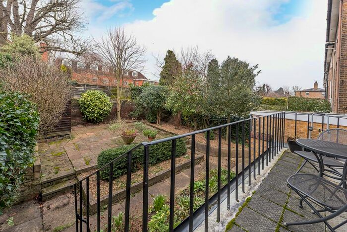 1 Bedroom Flat To Rent In Park Road, East Twickenham, TW1