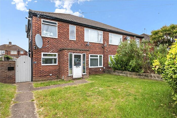 3 Bedroom Maisonette To Rent In Shelley Close, Hayes, UB4