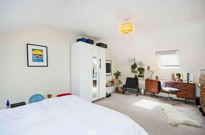 2 Bedroom Maisonette To Rent In Albion Grove, Stoke Newington, London, N16
