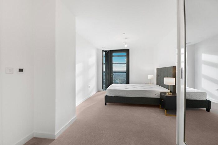 2 Bedroom Flat To Rent In City North Place London, N4