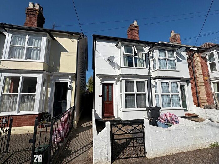 3 Bedroom Semi Detached House To Rent In New Road, Burnham-on-Crouch, CM0