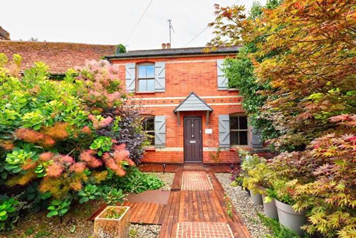3 Bedroom Semi-Detached House For Sale In Middle Assendon, Henley-on-Thames, RG9