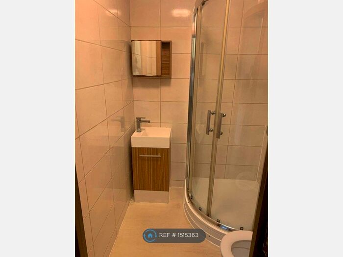 Studio To Rent In Hendon Way, London, NW2