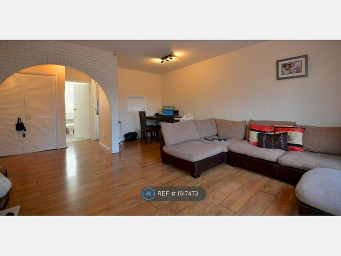 2 Bedroom Flat To Rent In Yiewsley, West Drayton, UB7