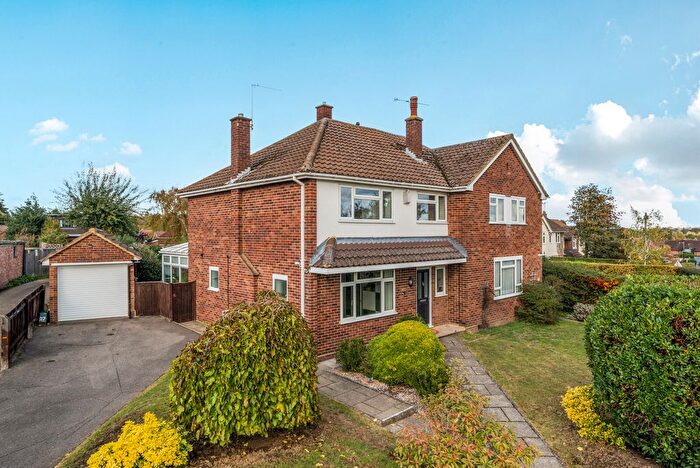 3 Bedroom Semi Detached House For Sale In Peatmore Avenue, Pyrford, GU22