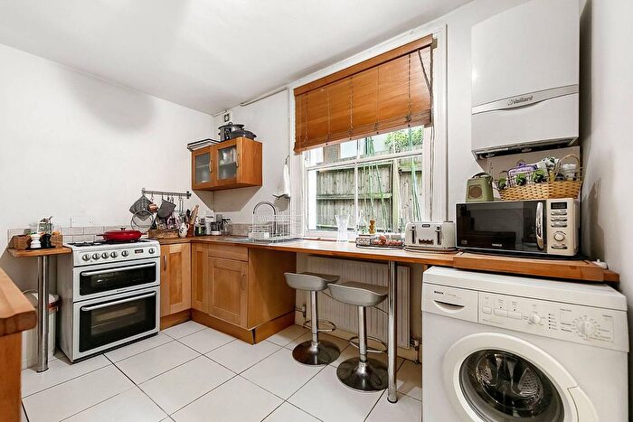 1 Bedroom Flat To Rent In Wakehurst Road, Clapham Junction, London, SW11