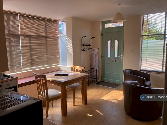 2 Bedroom Flat To Rent In Rasen Lane, Lincoln, LN1