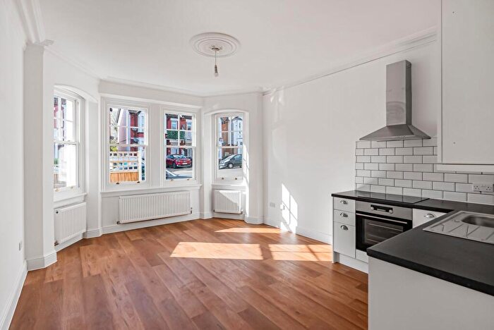 2 Bedroom Flat To Rent In Cobham Road, Westcliff-on-Sea, SS0