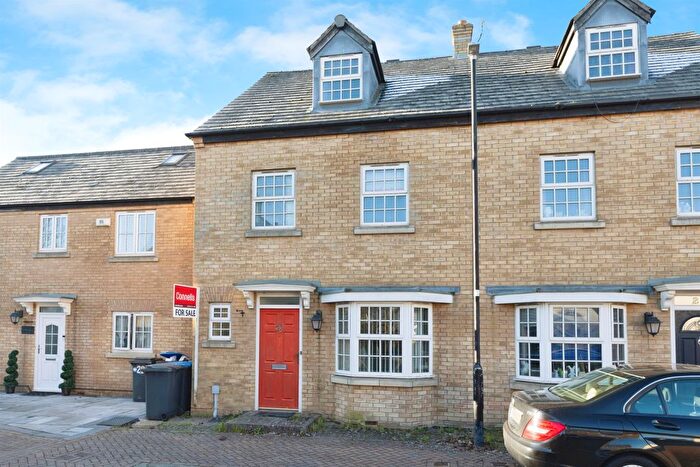 4 Bedroom Semi Detached House For Sale In Sandpiper Close, Rugby, CV23