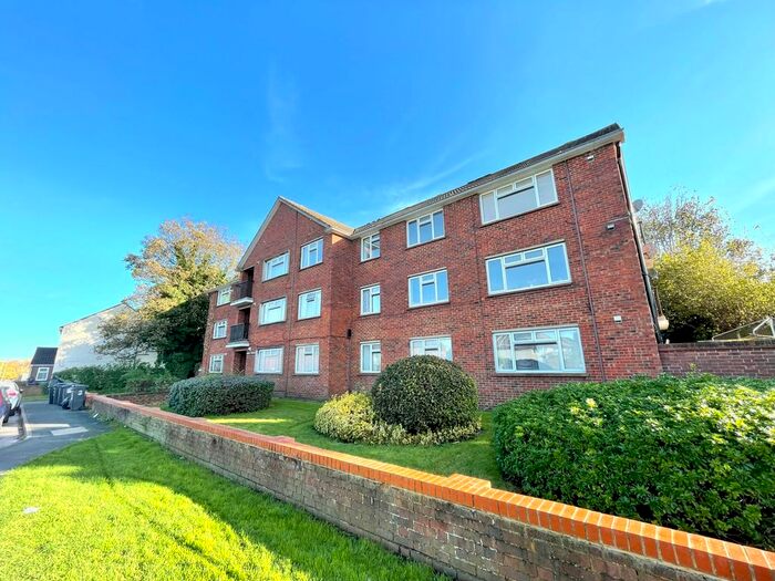 3 Bedroom Flat To Rent In Shawfield Road, Ash Vale, Aldershot, GU12