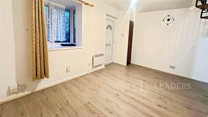 1 Bedroom House To Rent In Moorland Gardens, Luton, Bedfordshire, LU2