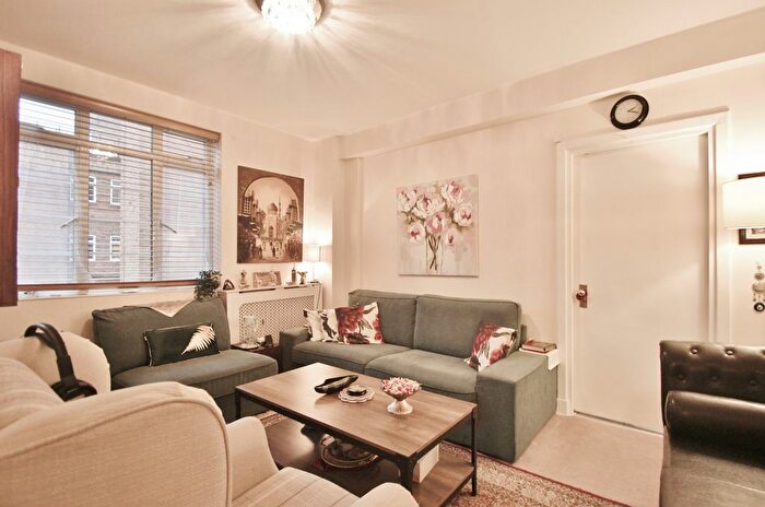 1 Bedroom Flat To Rent In Latymer Court, Hammersmith Road, Hammersmith, W6