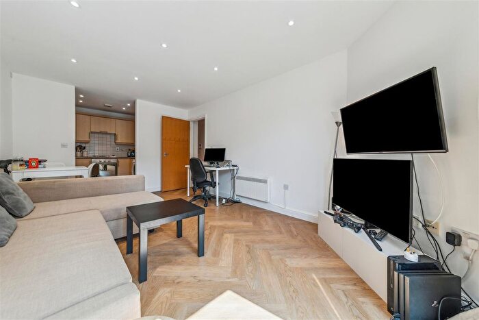 1 Bedroom Flat To Rent In Effra Parade, London, SW2