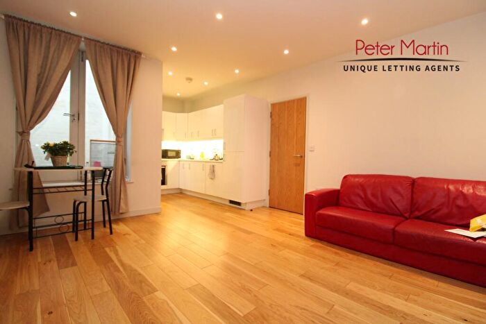2 Bedroom Flat To Rent In Accommodation Road, Golders Green, NW11