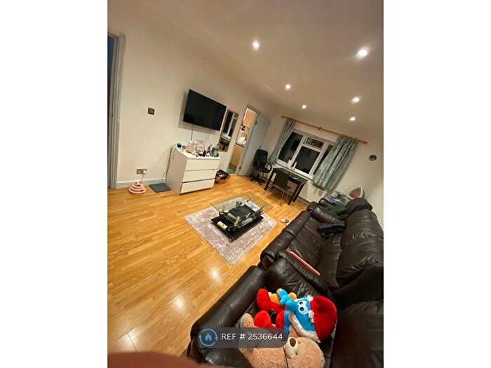 1 Bedroom Flat To Rent In Colindeep Lane, London, NW4
