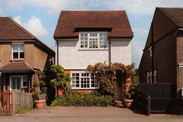 3 Bedroom Detached House For Sale In West Road, Reigate, RH2