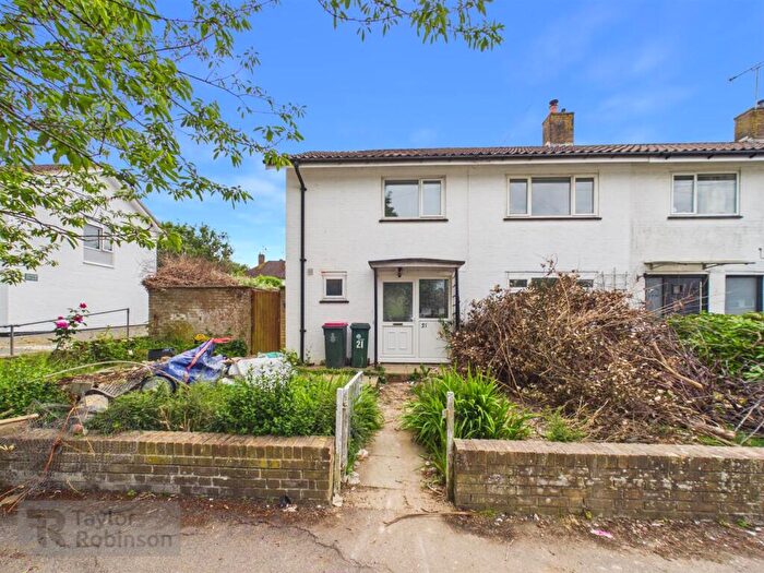 4 Bedroom End Of Terrace House For Sale In Fisher Close, Southgate, Crawley, RH10