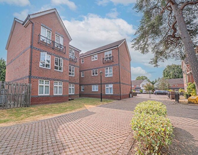 2 Bedroom Apartment For Sale In Thorpe Court, Solihull, B91