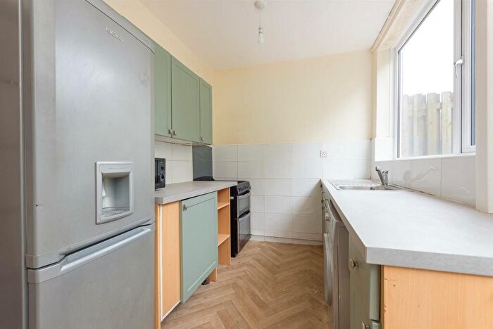 3 Bedroom Semi-Detached House For Sale In Whites Lane, Sheffield, S2