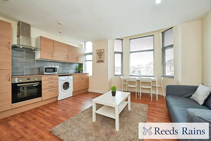 5 Bedroom Terraced House For Sale In Weaste Lane, Salford, Greater Manchester, M5