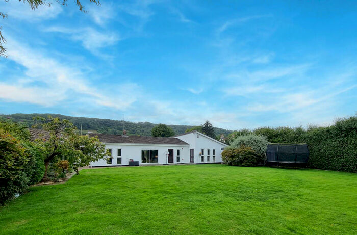 5 Bedroom Detached Bungalow To Rent In The Street, Ubley, BS40