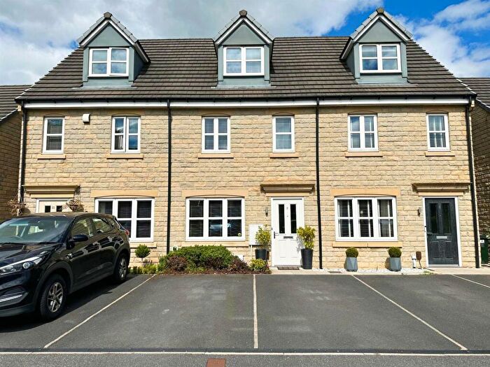 3 Bedroom Terraced House For Sale In Baldwin Road, Eastburn, BD20