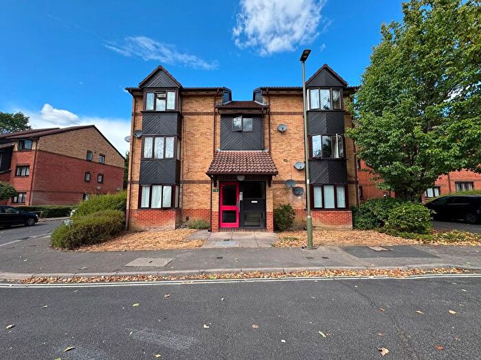 1 Bedroom Flat To Rent In Pavilion Way, Edgware, HA8