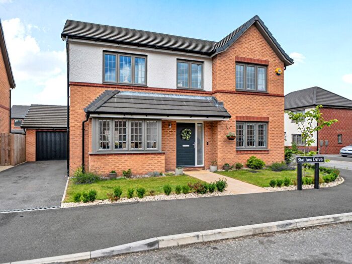 4 Bedroom Detached House For Sale In Staithes Drive, Wakefield, West Yorkshire, WF1