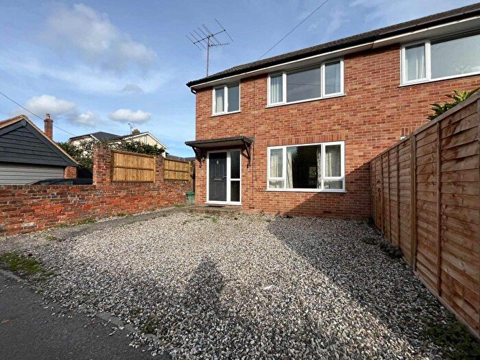 3 Bedroom Semi-Detached House To Rent In St Johns Road Thatcham, RG19