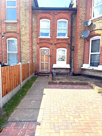 2 Bedroom Flat To Rent In Norfolk Road, Ilford, IG3