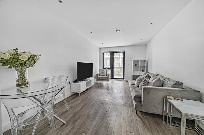1 Bedroom Apartment For Sale In Roden Street, Ilford, IG1