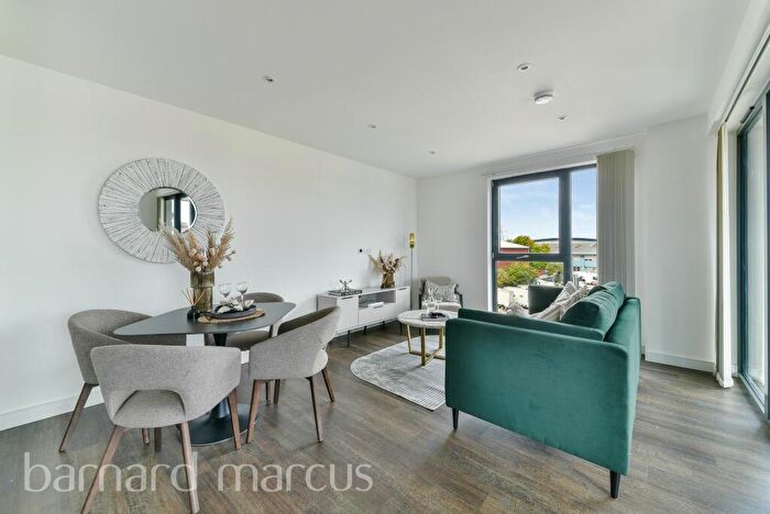 2 Bedroom Apartment To Rent In Watteau Square, Croydon, CR0