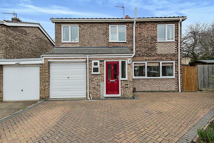 4 Bedroom Link Detached House For Sale In Hervey Close, Ely, Cambridgeshire, CB6