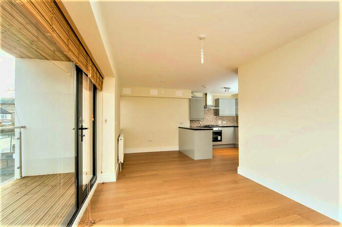 2 Bedroom Flat To Rent In New Wanstead, Leytonstone, E11