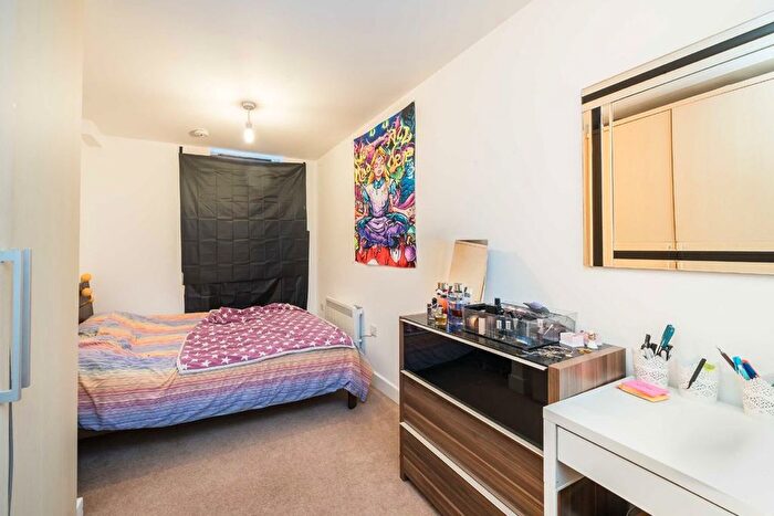 1 Bedroom Flat To Rent In Petergate, Battersea, SW11
