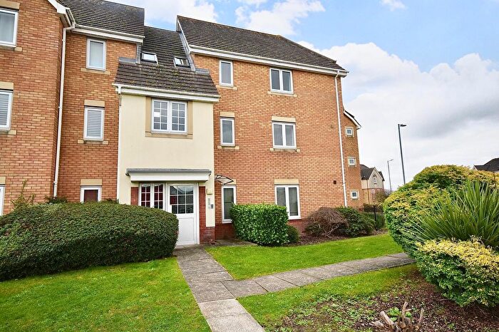 2 Bedroom Flat For Sale In Clay Furlong, Leighton Buzzard, LU7