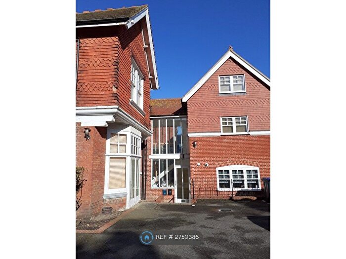 2 Bedroom Flat To Rent In Domneva Heights, Westgate-On-Sea, CT8