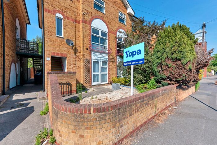 1 Bedroom Flat For Sale In East Road, Kingston Upon Thames, KT2